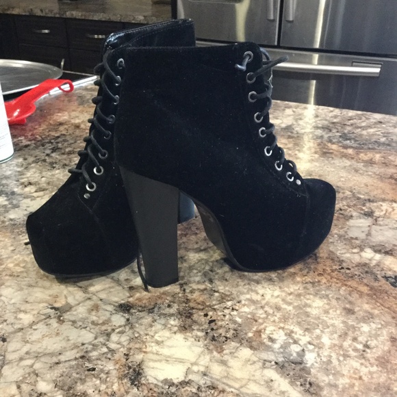 BLACK HIGH HEELS 8.5 - Picture 2 of 2